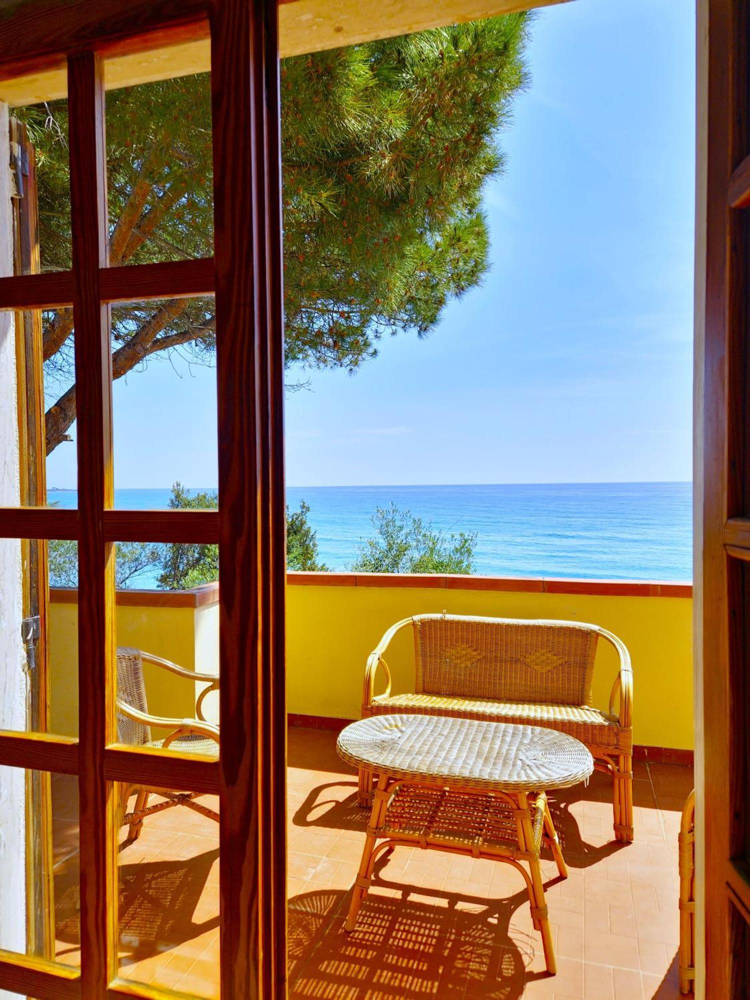 Villa Papiyon - Accesso Privato Alla Spiaggia Cala Liberotto Dış mekan fotoğraf